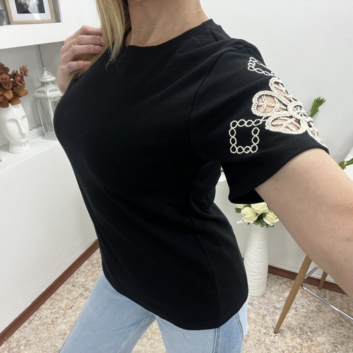 Тениска Черна Цвете